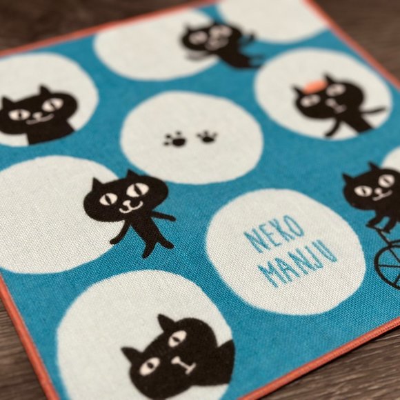 Kitten Cat in Circle Japanese Handkerchief ❘ Hand Towel ❘ Face Towel - Picture 2 of 3